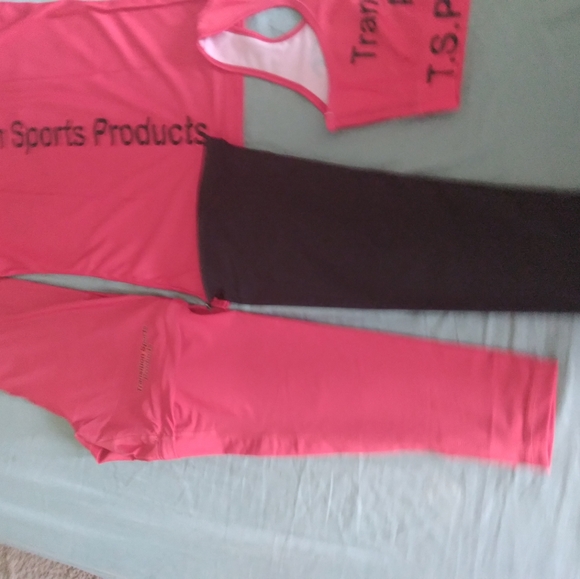 Leggin sets sports bras,tanktop,leggings with extra bottoms to mix color's - Picture 3 of 4